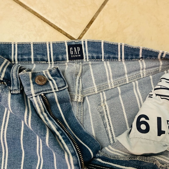 Gap Mom Jean Shorts - Picture 3 of 4